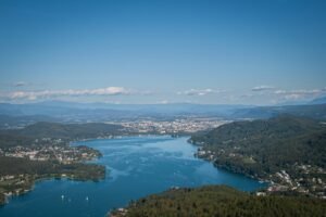 Versteckte Buchten am Wörthersee, wo man noch Ruhe findet